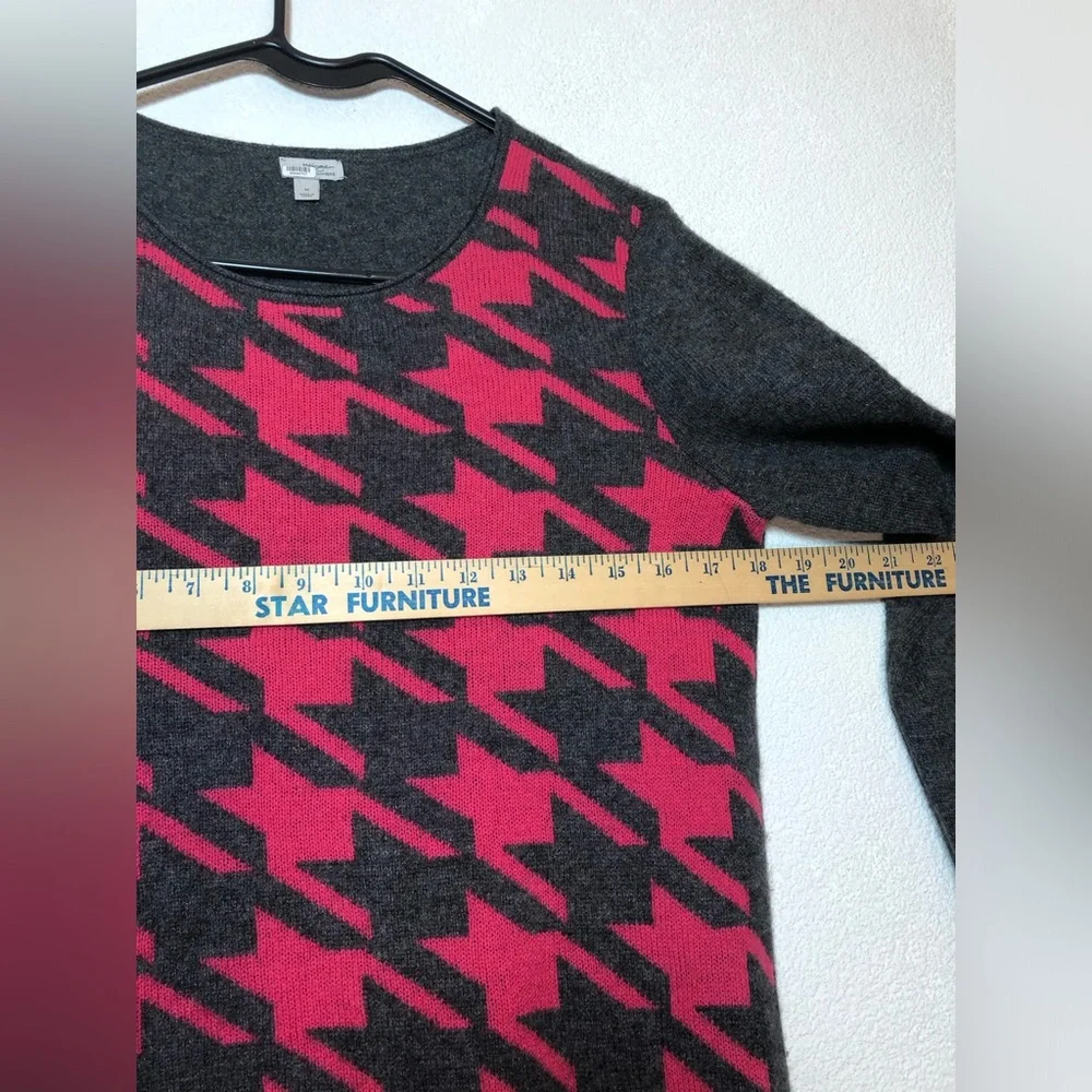 Halogen gray and Fuchsia Houndstooth Sweater 100 cashmere